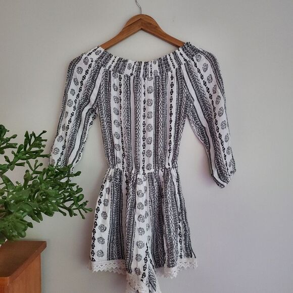 Abercrombie and Fitch black and white tribal romper size XS - Picture 9 of 9